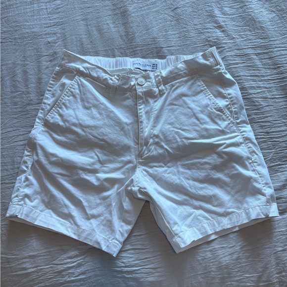Denim & Flower White Flat Front Shorts Casual Style - Picture 1 of 3